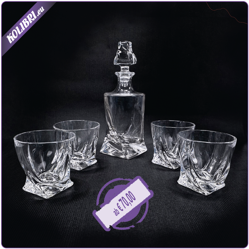 Decanter-Set bestehend aus einer gedrehten Kristallkaraffe und vier Gläsern, personalisiert